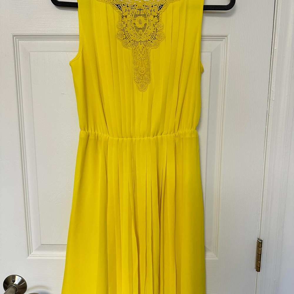 Jessica Simpson Yellow Sleeveless Dress with Lace Yoke